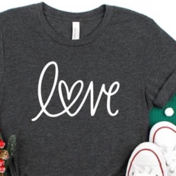 Gildan Tops - Cute 🥰 Women 👕 t-shirt